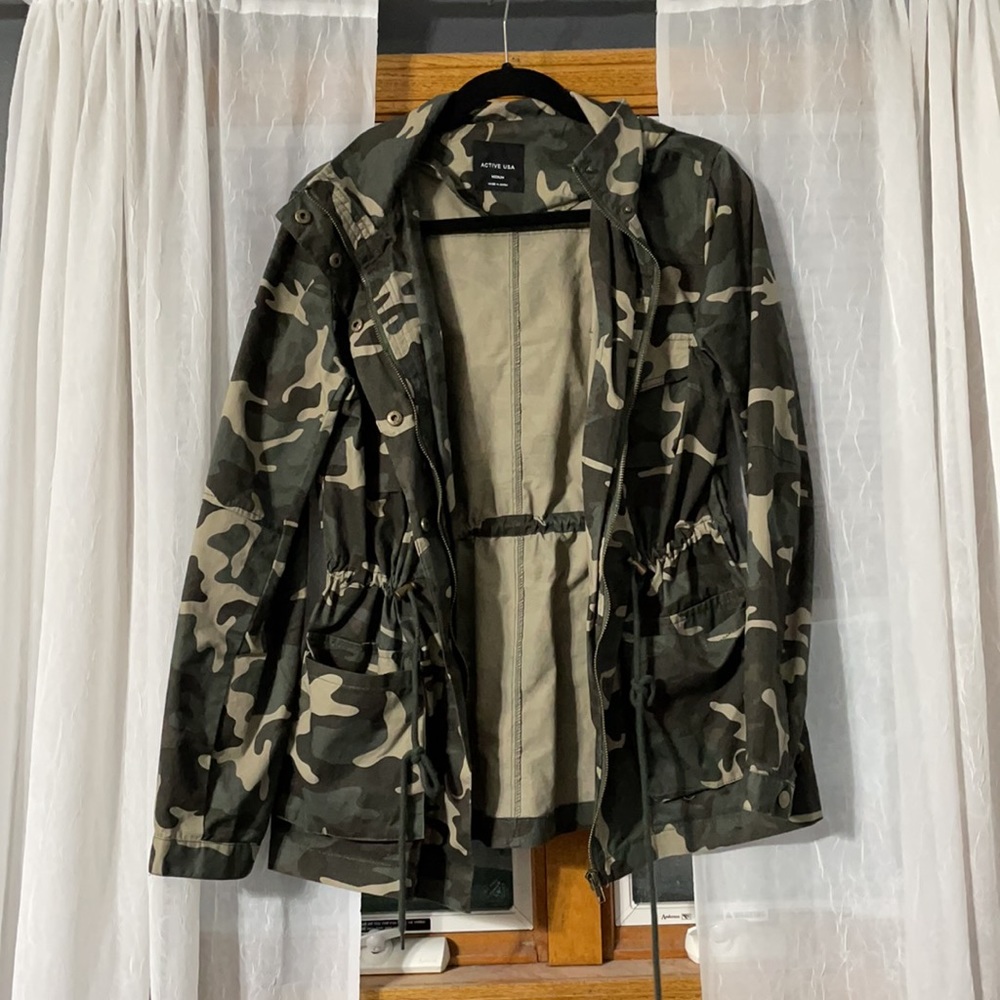 Camo Drawstring Jacket - Picture 2 of 2